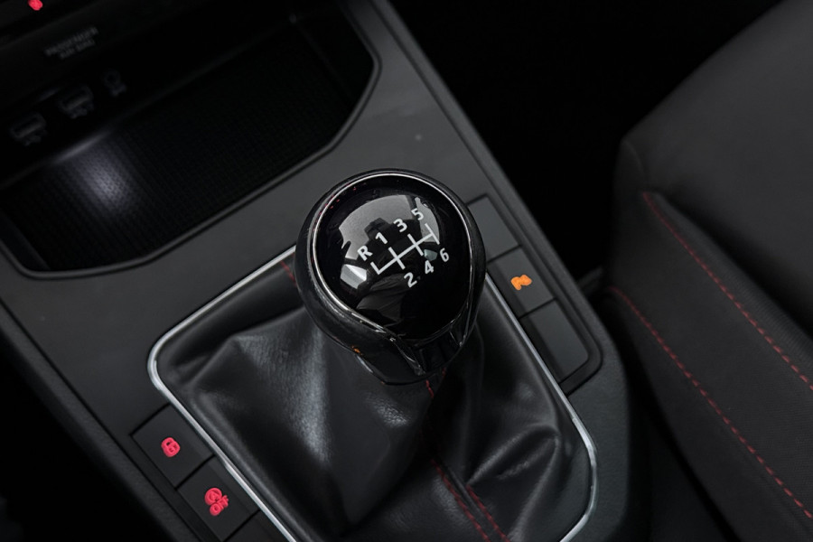 Seat Ibiza 1.0 TSI FR Business Intense (PANORAMADAK, DIGITALE COCKPIT, LED, NAVI, CAMERA, CARPLAY)