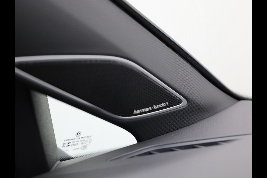 Volkswagen Golf 1.5 eTSI R-Line Edition | Pano | Keyless | Trekhaak wegkl. | IQ Light | Head Up | Harman/Kardon | Prijs Rijklaar!!