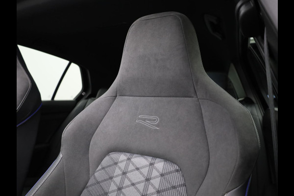 Volkswagen Golf 1.5 eTSI R-Line Edition | Pano | Keyless | Trekhaak wegkl. | IQ Light | Head Up | Harman/Kardon | Prijs Rijklaar!!