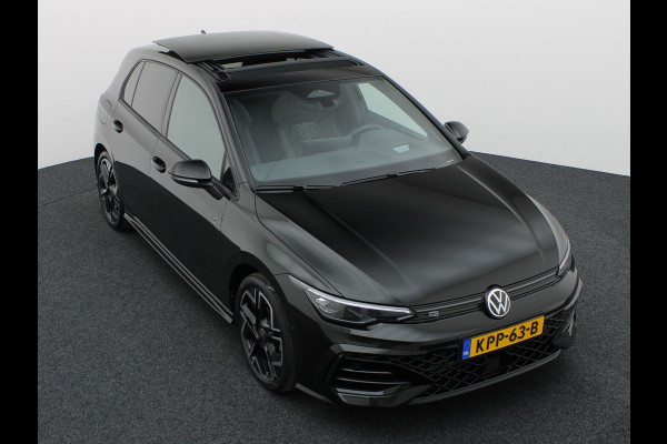 Volkswagen Golf 1.5 eTSI R-Line Edition | Pano | Keyless | Trekhaak wegkl. | IQ Light | Head Up | Harman/Kardon | Prijs Rijklaar!!