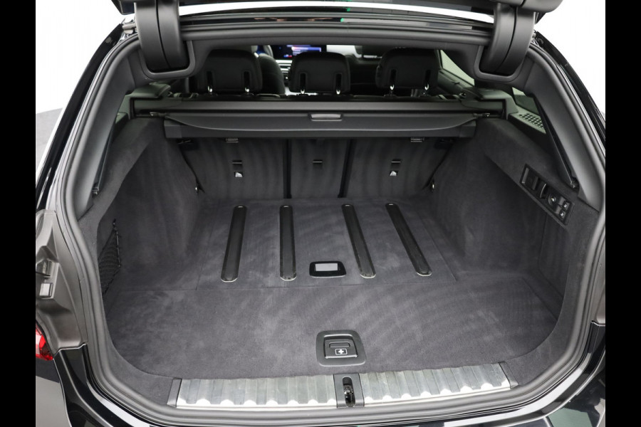 BMW 3 Serie Touring M340i xDrive | Pano | Keyless | Memory | Trekhaak | Laser | Head Up | 19'' | Prijs Rijklaar!!