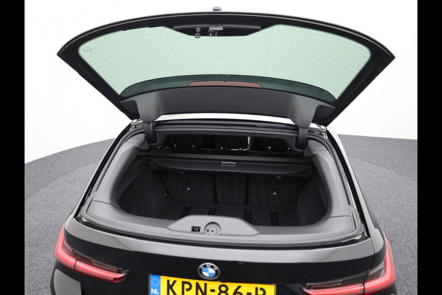 BMW 3 Serie Touring M340i xDrive | Pano | Keyless | Memory | Trekhaak | Laser | Head Up | 19'' | Prijs Rijklaar!!