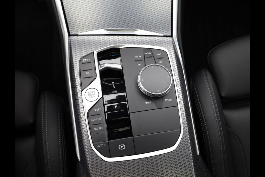 BMW 3 Serie Touring M340i xDrive | Pano | Keyless | Memory | Trekhaak | Laser | Head Up | 19'' | Prijs Rijklaar!!