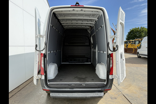 Mercedes-Benz eSprinter 312 55 kWh L2H2 Elektrisch 145km WLTP 92,6% (SOH) 80kw Snelladen Climate Control Camera