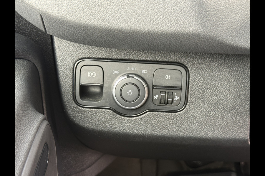 Mercedes-Benz eSprinter 312 55 kWh L2H2 Elektrisch 145km WLTP 92,6% (SOH) 80kw Snelladen Climate Control Camera