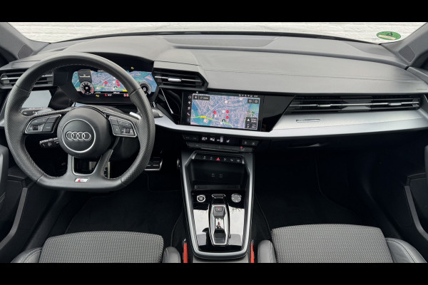 Audi A3 SPORTBACK 30 TFSI S-Line edition Automaat Achteruitrijcamera Navi Carplay All-Seasonbanden Clima S-line binnen en buiten