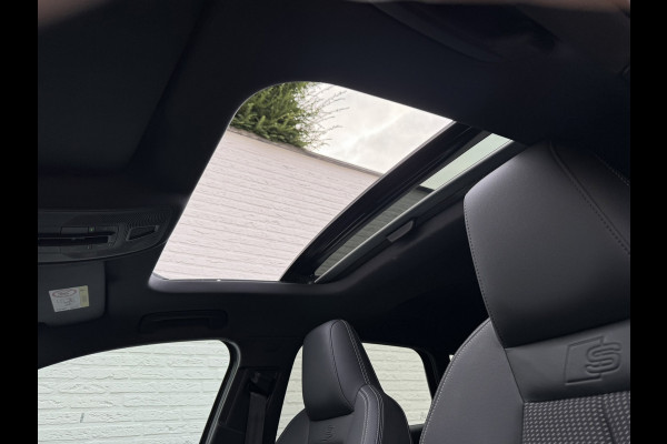 Audi A3 SPORTBACK 30 TFSI S-Line edition Automaat Achteruitrijcamera Navi Carplay All-Seasonbanden Clima S-line binnen en buiten