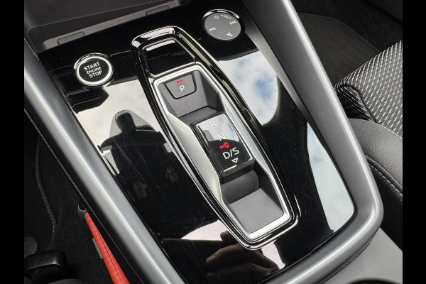 Audi A3 SPORTBACK 30 TFSI S-Line edition Automaat Achteruitrijcamera Navi Carplay All-Seasonbanden Clima S-line binnen en buiten