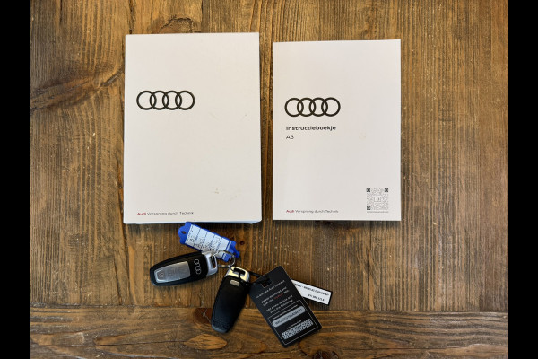 Audi A3 SPORTBACK 30 TFSI S-Line edition Automaat Achteruitrijcamera Navi Carplay All-Seasonbanden Clima S-line binnen en buiten