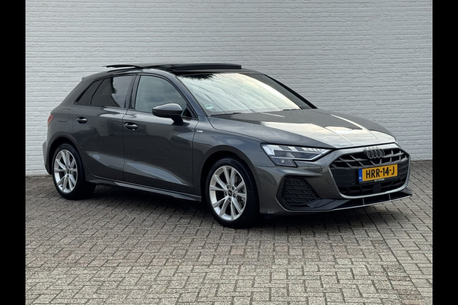 Audi A3 SPORTBACK 30 TFSI S-Line edition Automaat Achteruitrijcamera Navi Carplay All-Seasonbanden Clima S-line binnen en buiten