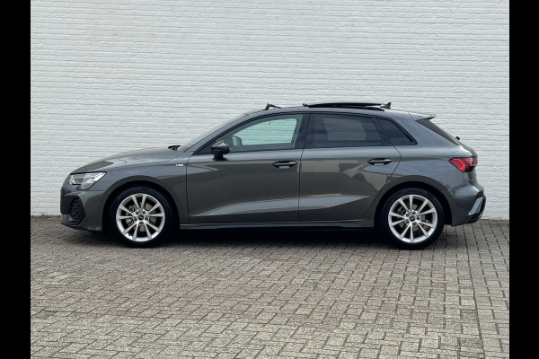 Audi A3 SPORTBACK 30 TFSI S-Line edition Automaat Achteruitrijcamera Navi Carplay All-Seasonbanden Clima S-line binnen en buiten