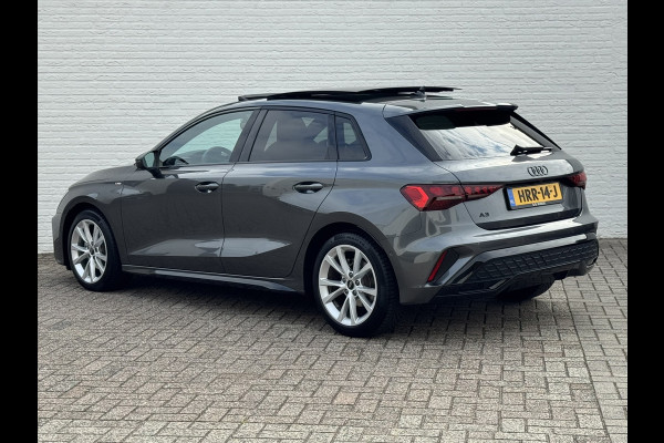 Audi A3 SPORTBACK 30 TFSI S-Line edition Automaat Achteruitrijcamera Navi Carplay All-Seasonbanden Clima S-line binnen en buiten