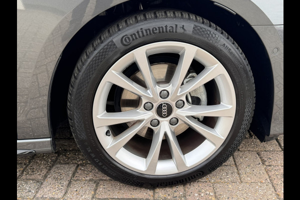 Audi A3 SPORTBACK 30 TFSI S-Line edition Automaat Achteruitrijcamera Navi Carplay All-Seasonbanden Clima S-line binnen en buiten