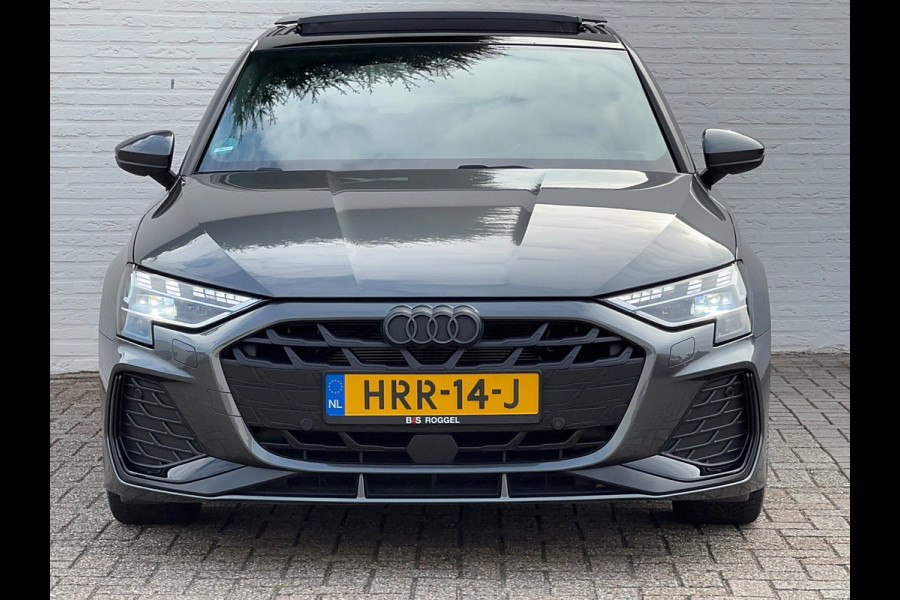 Audi A3 SPORTBACK 30 TFSI S-Line edition Automaat Achteruitrijcamera Navi Carplay All-Seasonbanden Clima S-line binnen en buiten