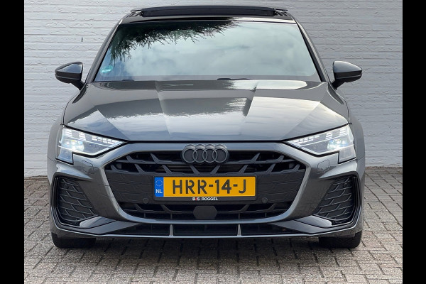 Audi A3 SPORTBACK 30 TFSI S-Line edition Automaat Achteruitrijcamera Navi Carplay All-Seasonbanden Clima S-line binnen en buiten