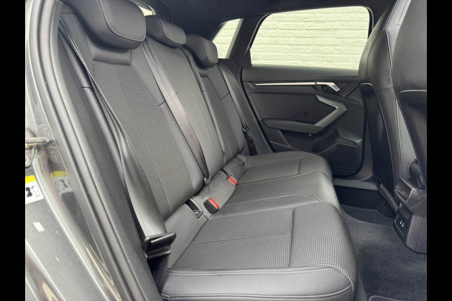 Audi A3 SPORTBACK 30 TFSI S-Line edition Automaat Achteruitrijcamera Navi Carplay All-Seasonbanden Clima S-line binnen en buiten