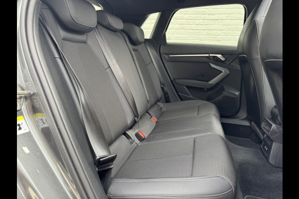 Audi A3 SPORTBACK 30 TFSI S-Line edition Automaat Achteruitrijcamera Navi Carplay All-Seasonbanden Clima S-line binnen en buiten
