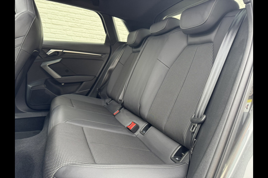 Audi A3 SPORTBACK 30 TFSI S-Line edition Automaat Achteruitrijcamera Navi Carplay All-Seasonbanden Clima S-line binnen en buiten