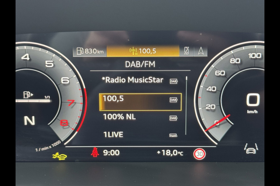 Audi A3 SPORTBACK 30 TFSI S-Line edition Automaat Achteruitrijcamera Navi Carplay All-Seasonbanden Clima S-line binnen en buiten