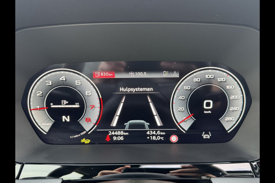 Audi A3 SPORTBACK 30 TFSI S-Line edition Automaat Achteruitrijcamera Navi Carplay All-Seasonbanden Clima S-line binnen en buiten