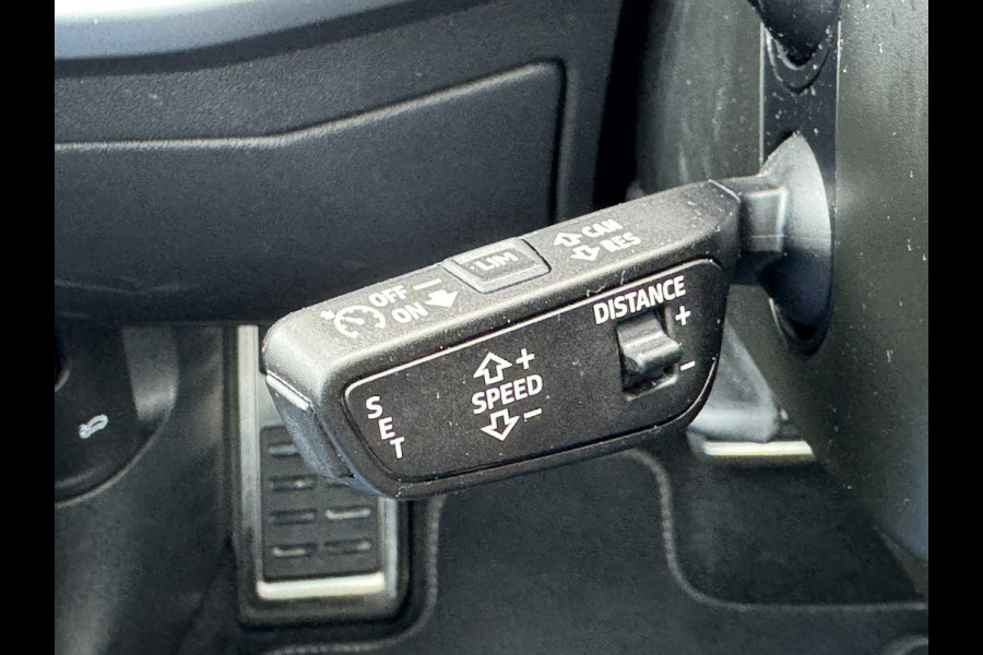 Audi A3 SPORTBACK 30 TFSI S-Line edition Automaat Achteruitrijcamera Navi Carplay All-Seasonbanden Clima S-line binnen en buiten