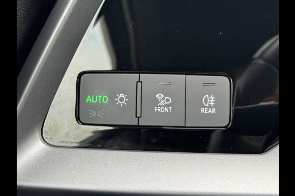 Audi A3 SPORTBACK 30 TFSI S-Line edition Automaat Achteruitrijcamera Navi Carplay All-Seasonbanden Clima S-line binnen en buiten