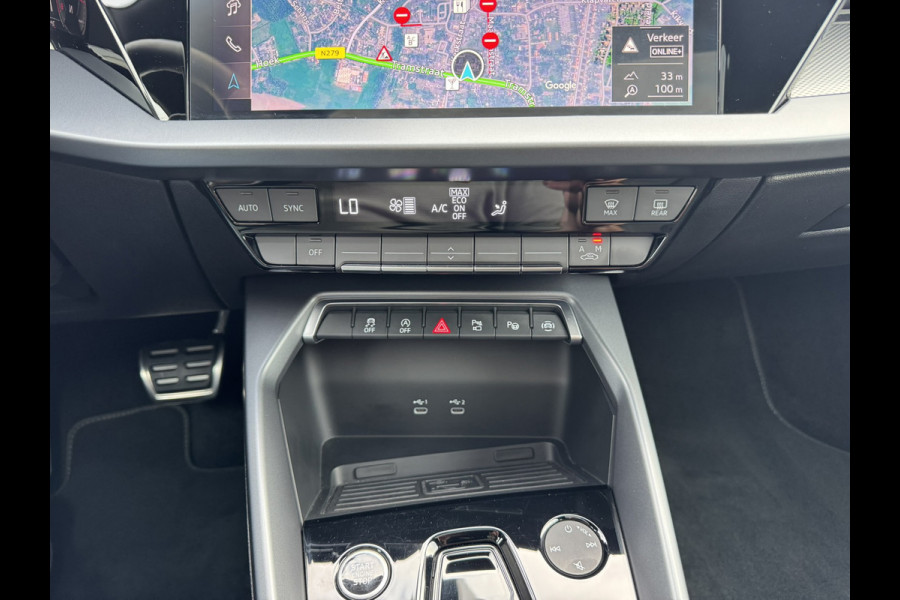 Audi A3 SPORTBACK 30 TFSI S-Line edition Automaat Achteruitrijcamera Navi Carplay All-Seasonbanden Clima S-line binnen en buiten