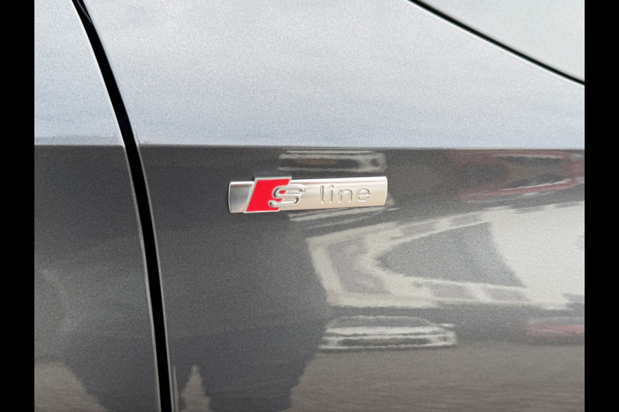 Audi A3 SPORTBACK 30 TFSI S-Line edition Automaat Achteruitrijcamera Navi Carplay All-Seasonbanden Clima S-line binnen en buiten