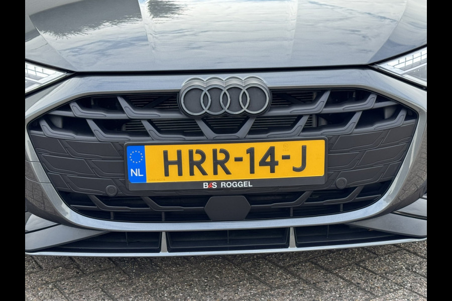 Audi A3 SPORTBACK 30 TFSI S-Line edition Automaat Achteruitrijcamera Navi Carplay All-Seasonbanden Clima S-line binnen en buiten