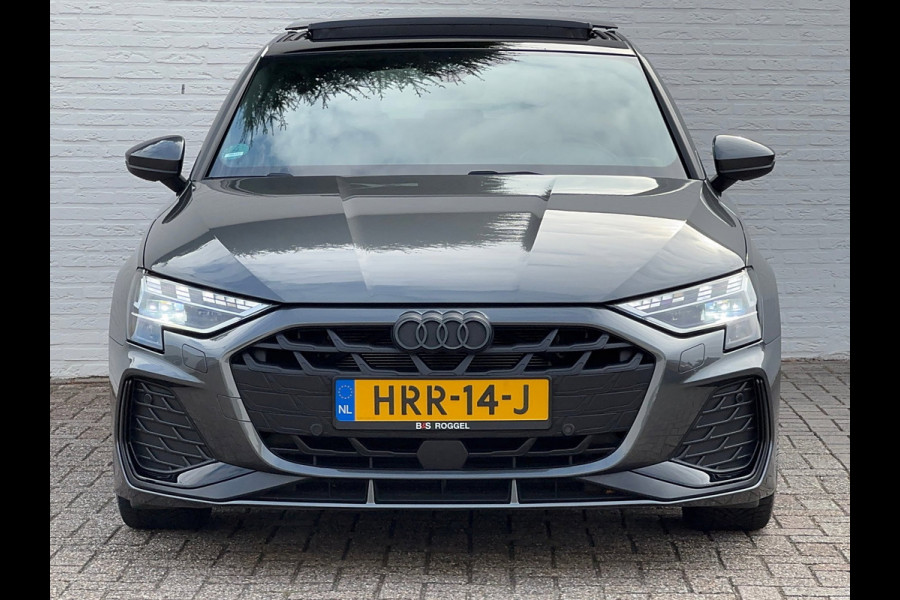 Audi A3 SPORTBACK 30 TFSI S-Line edition Automaat Achteruitrijcamera Navi Carplay All-Seasonbanden Clima S-line binnen en buiten