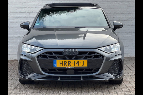 Audi A3 SPORTBACK 30 TFSI S-Line edition Automaat Achteruitrijcamera Navi Carplay All-Seasonbanden Clima S-line binnen en buiten