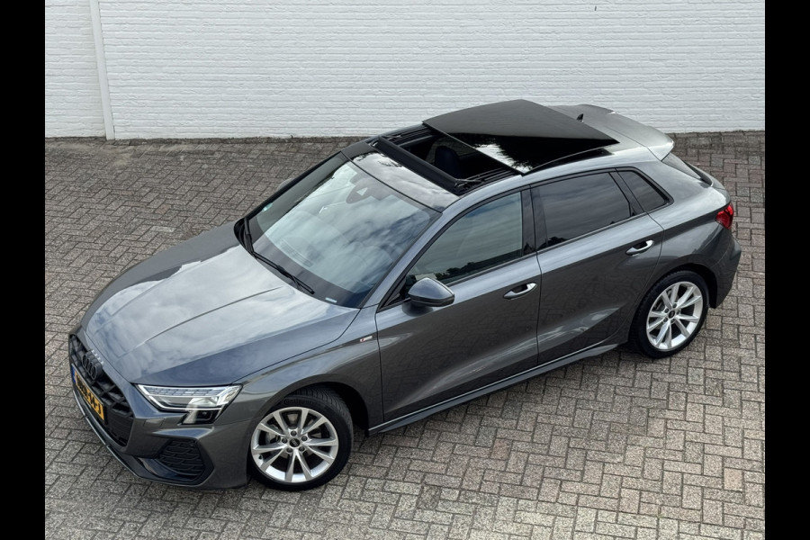 Audi A3 SPORTBACK 30 TFSI S-Line edition Automaat Achteruitrijcamera Navi Carplay All-Seasonbanden Clima S-line binnen en buiten