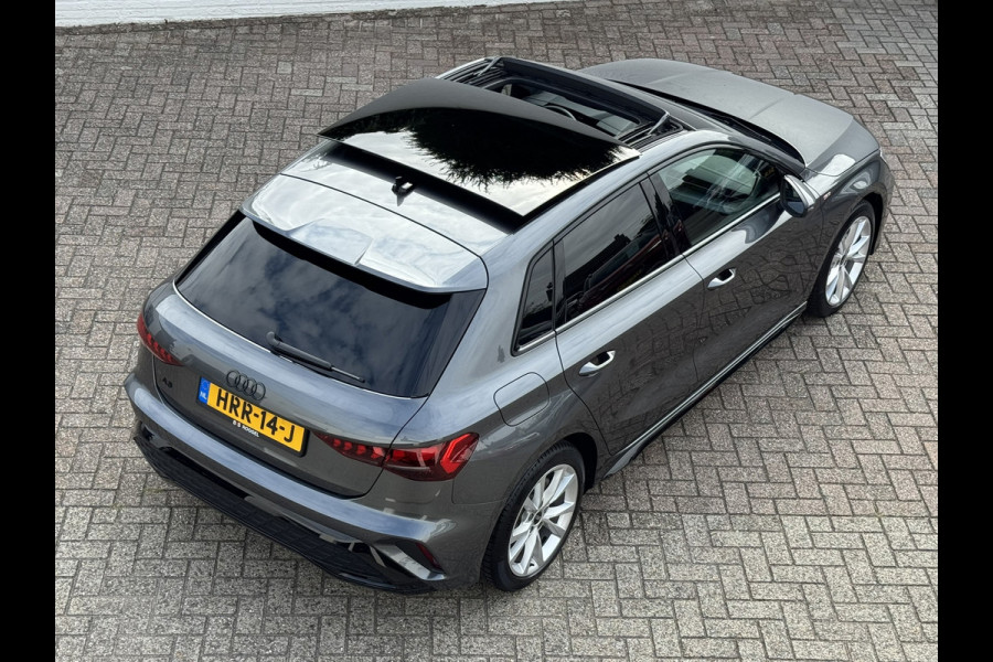 Audi A3 SPORTBACK 30 TFSI S-Line edition Automaat Achteruitrijcamera Navi Carplay All-Seasonbanden Clima S-line binnen en buiten