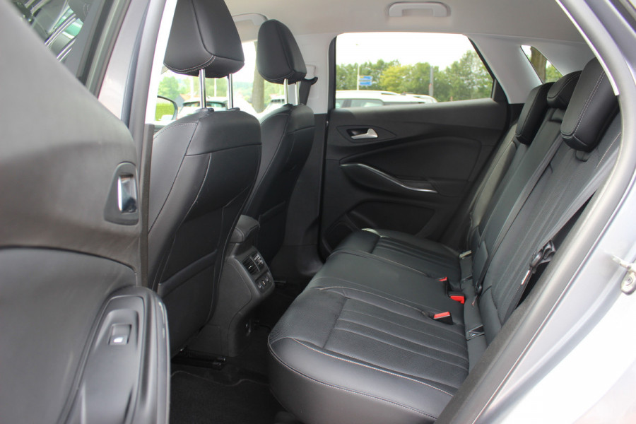 Opel Grandland X 1.2 Turbo Innovation / Trekhaak / Camera / Leder / Keyless / 18'' / CarPlay / Stoelventilatie+Verwarming / Stuurverwarming / DAB / Cruise Control