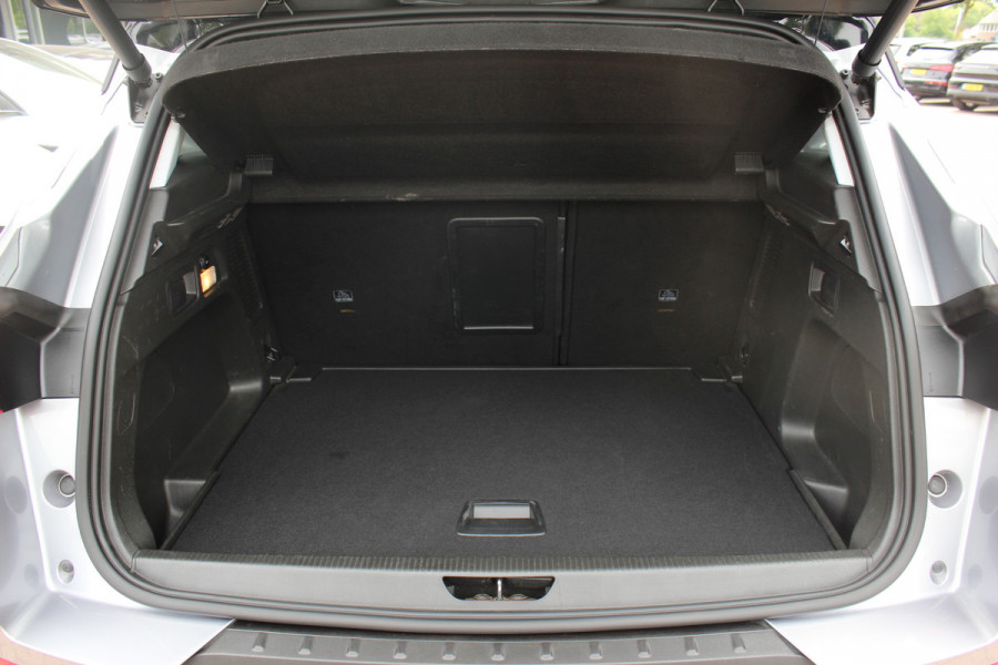 Opel Grandland X 1.2 Turbo Innovation / Trekhaak / Camera / Leder / Keyless / 18'' / CarPlay / Stoelventilatie+Verwarming / Stuurverwarming / DAB / Cruise Control