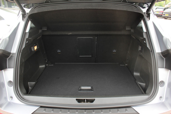 Opel Grandland X 1.2 Turbo Innovation / Trekhaak / Camera / Leder / Keyless / 18'' / CarPlay / Stoelventilatie+Verwarming / Stuurverwarming / DAB / Cruise Control