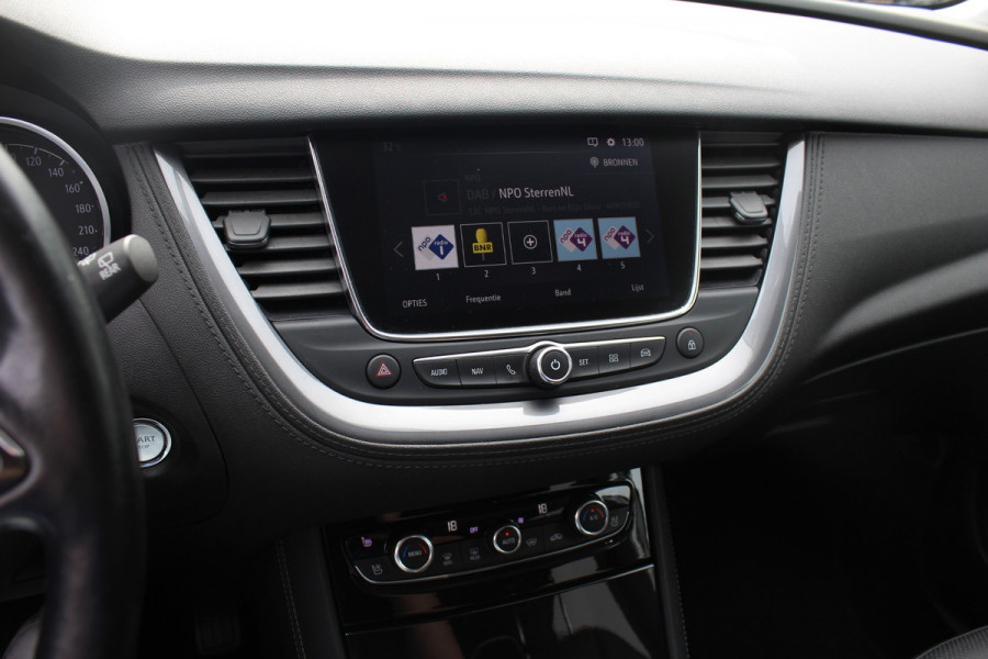 Opel Grandland X 1.2 Turbo Innovation / Trekhaak / Camera / Leder / Keyless / 18'' / CarPlay / Stoelventilatie+Verwarming / Stuurverwarming / DAB / Cruise Control