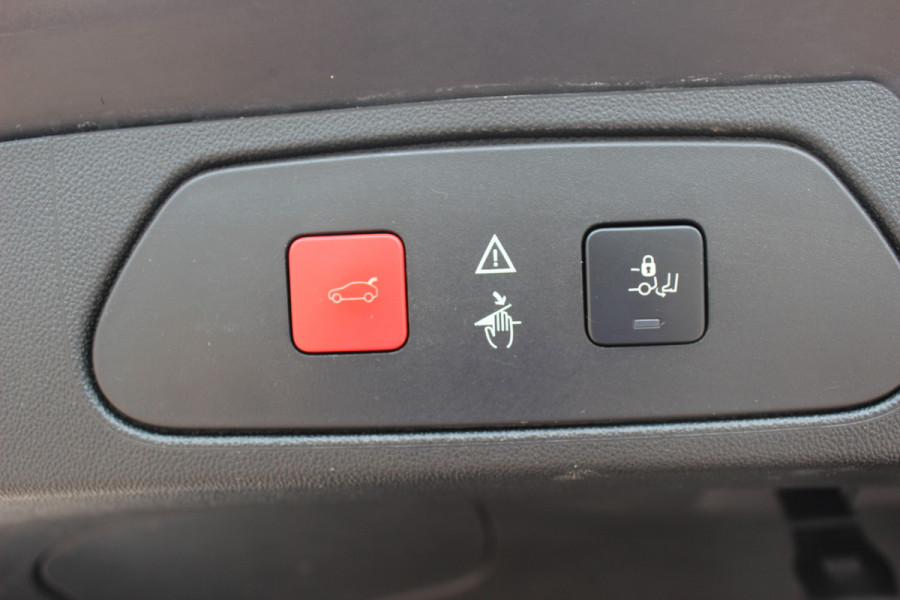 Opel Grandland X 1.2 Turbo Innovation / Trekhaak / Camera / Leder / Keyless / 18'' / CarPlay / Stoelventilatie+Verwarming / Stuurverwarming / DAB / Cruise Control