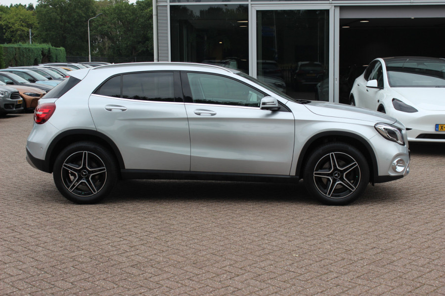 Mercedes-Benz GLA 250 4Matic Premium Plus / Trekhaak / 360Camera / Elektr. Stoelen / 19'' / Navigatie / Carbon intr. / Night / Dodehoek / Cruise Control