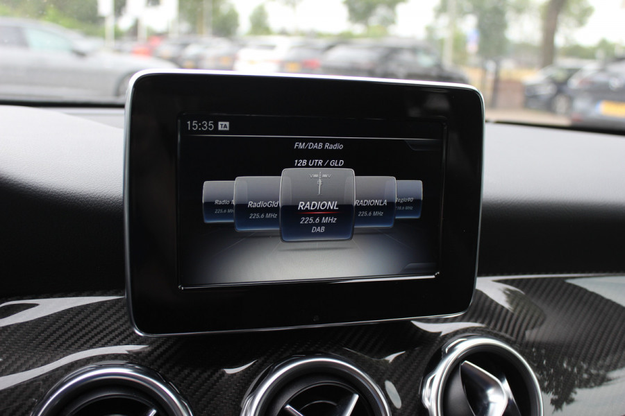 Mercedes-Benz GLA 250 4Matic Premium Plus / Trekhaak / 360Camera / Elektr. Stoelen / 19'' / Navigatie / Carbon intr. / Night / Dodehoek / Cruise Control