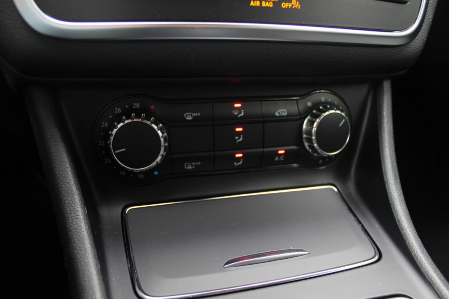 Mercedes-Benz GLA 250 4Matic Premium Plus / Trekhaak / 360Camera / Elektr. Stoelen / 19'' / Navigatie / Carbon intr. / Night / Dodehoek / Cruise Control