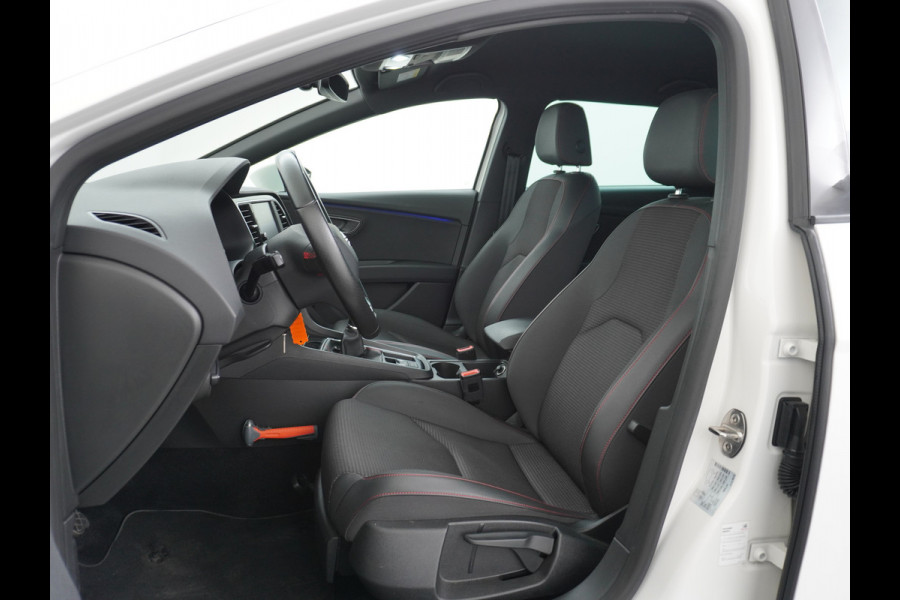 Seat Leon ST 1.5T 131pk FR Trekhaak Stoelverwarming Navi via Apple Carplay/Android Auto Navi Lmv 17" Dual-ECC Privacy Glass DAB Cruise Con Winterpack Sportstoelen Licht+Regensensor Isofix 1.400KG Trekgewicht Origineel Nederlandse Auto