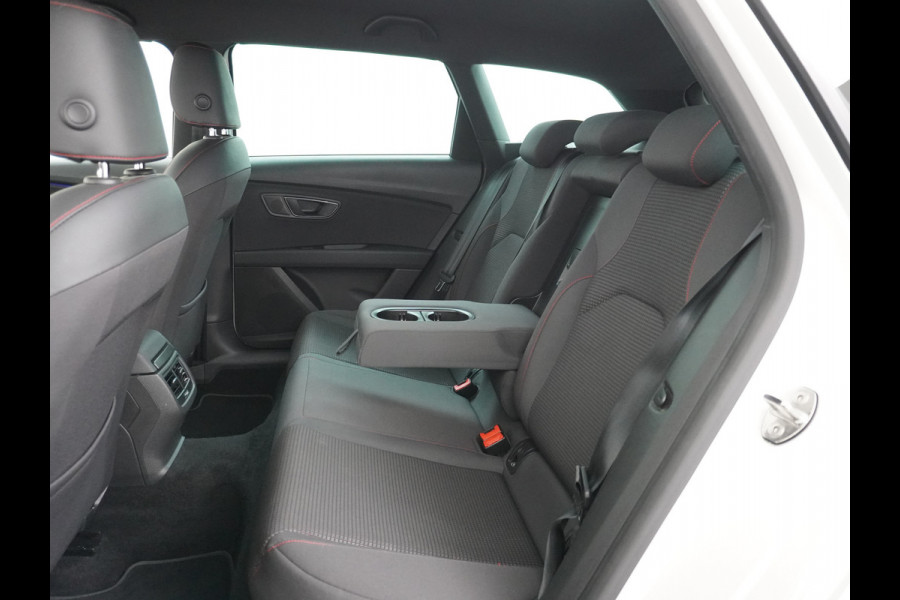 Seat Leon ST 1.5T 131pk FR Trekhaak Stoelverwarming Navi via Apple Carplay/Android Auto Navi Lmv 17" Dual-ECC Privacy Glass DAB Cruise Con Winterpack Sportstoelen Licht+Regensensor Isofix 1.400KG Trekgewicht Origineel Nederlandse Auto