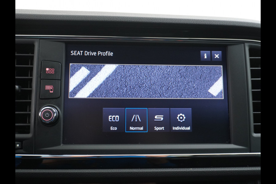 Seat Leon ST 1.5T 131pk FR Trekhaak Stoelverwarming Navi via Apple Carplay/Android Auto Navi Lmv 17" Dual-ECC Privacy Glass DAB Cruise Con Winterpack Sportstoelen Licht+Regensensor Isofix 1.400KG Trekgewicht Origineel Nederlandse Auto