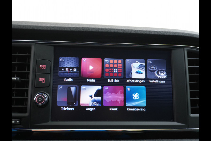Seat Leon ST 1.5T 131pk FR Trekhaak Stoelverwarming Navi via Apple Carplay/Android Auto Navi Lmv 17" Dual-ECC Privacy Glass DAB Cruise Con Winterpack Sportstoelen Licht+Regensensor Isofix 1.400KG Trekgewicht Origineel Nederlandse Auto