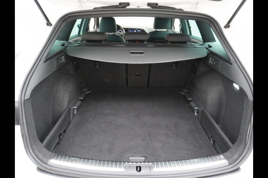 Seat Leon ST 1.5T 131pk FR Trekhaak Stoelverwarming Navi via Apple Carplay/Android Auto Navi Lmv 17" Dual-ECC Privacy Glass DAB Cruise Con Winterpack Sportstoelen Licht+Regensensor Isofix 1.400KG Trekgewicht Origineel Nederlandse Auto