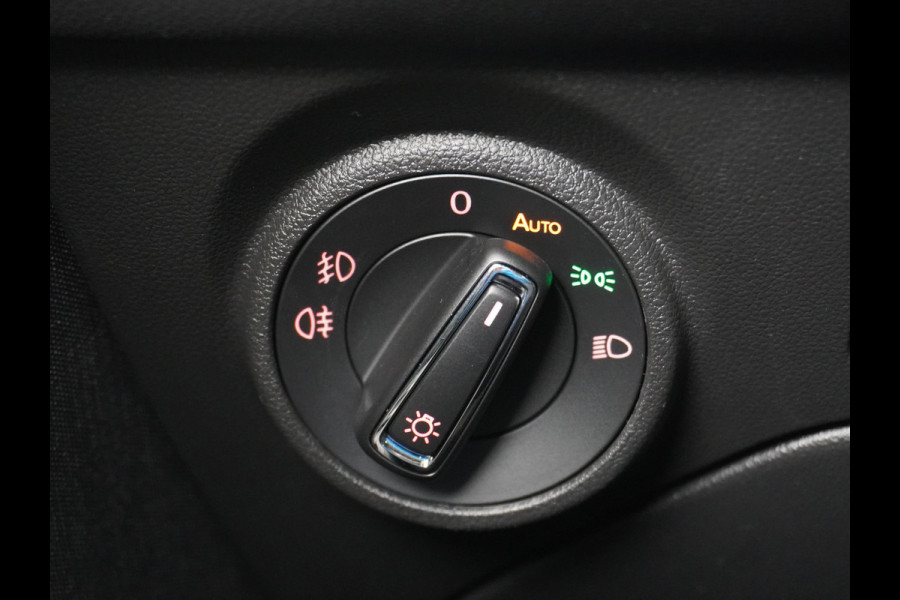 Seat Leon ST 1.5T 131pk FR Trekhaak Stoelverwarming Navi via Apple Carplay/Android Auto Navi Lmv 17" Dual-ECC Privacy Glass DAB Cruise Con Winterpack Sportstoelen Licht+Regensensor Isofix 1.400KG Trekgewicht Origineel Nederlandse Auto