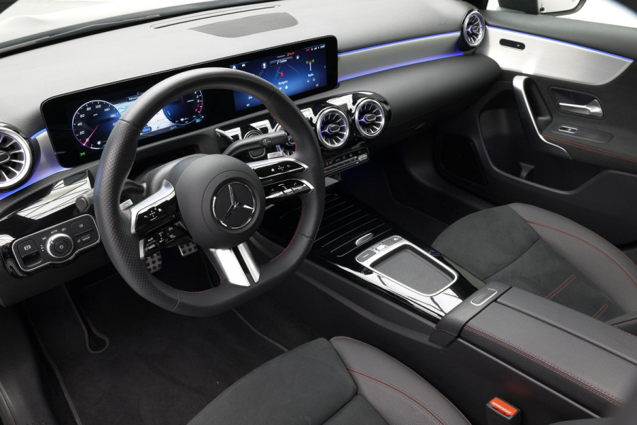 Mercedes-Benz A-Klasse 250 e AMG Line |Pano|Stuurverwarm.|Ambient|