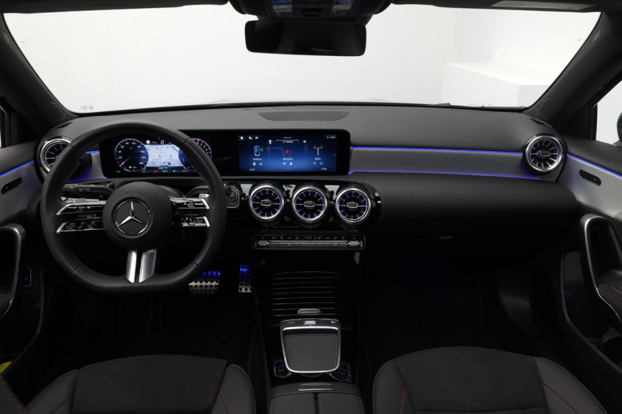 Mercedes-Benz A-Klasse 250 e AMG Line |Pano|Stuurverwarm.|Ambient|