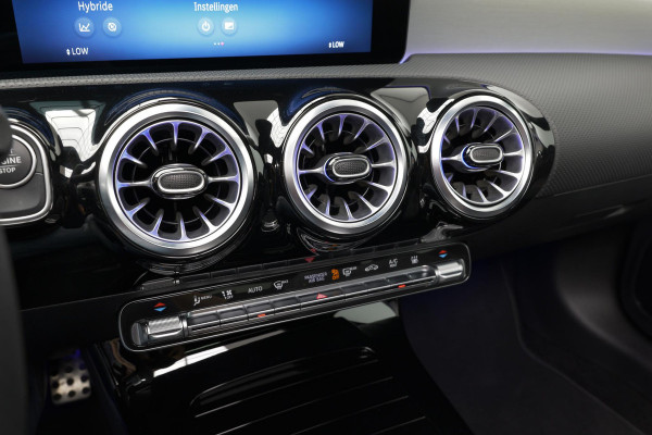 Mercedes-Benz A-Klasse 250 e AMG Line |Pano|Stuurverwarm.|Ambient|